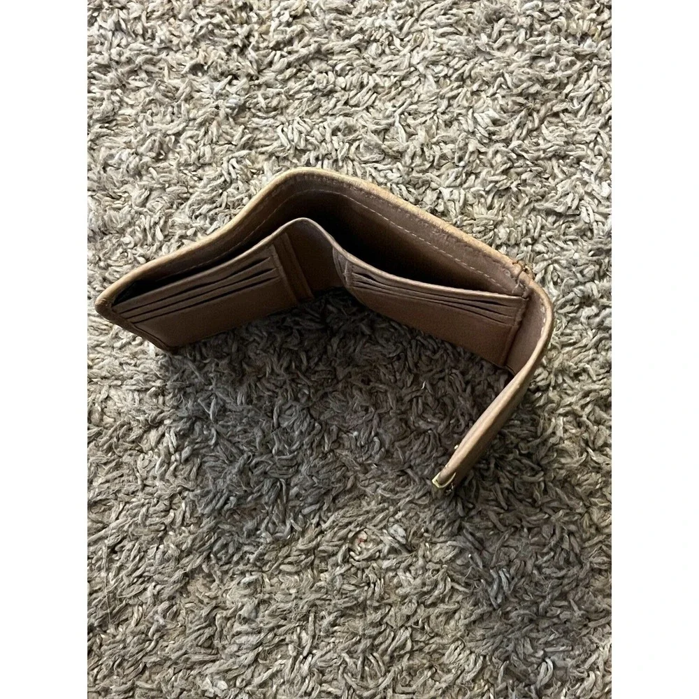 Fossil Women's Trifold Wallet Tan Leather Snap Closure Very Good‎ Condition!